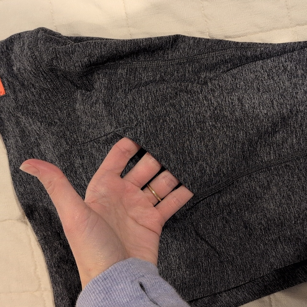 Lululemon Cropped Leggings In Grey With Mesh Panels Size 4 - Picture 5 of 5